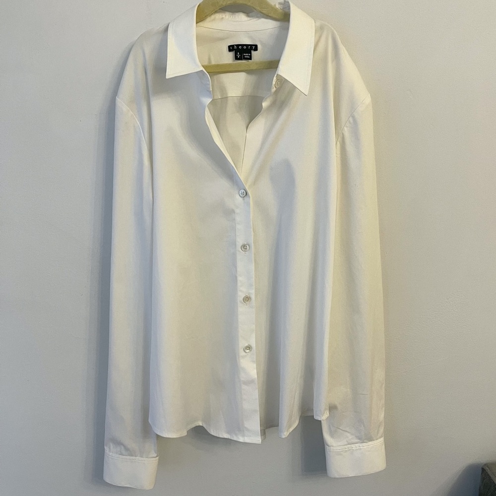 Theory classic stretch white button down SZ S